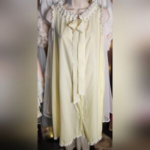 Vintage 1940s/50s Pastel yellow nightie with bow by Eye-Ful